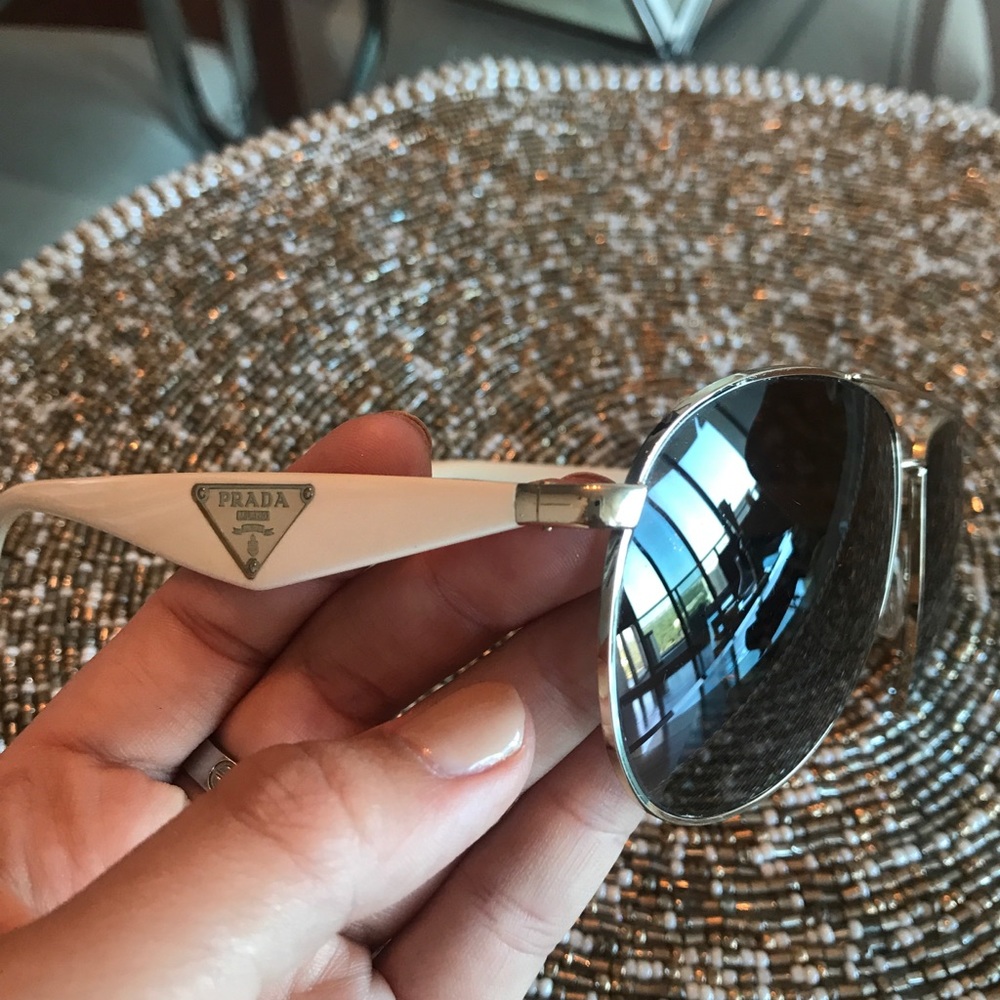 WHITE & SILVER PRADA AVIATORS ⭐️